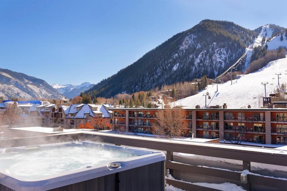 Independence Square Unit 313, Downtown Hotel Room In Aspen With Rooftop Hot Tub Bagian luar foto